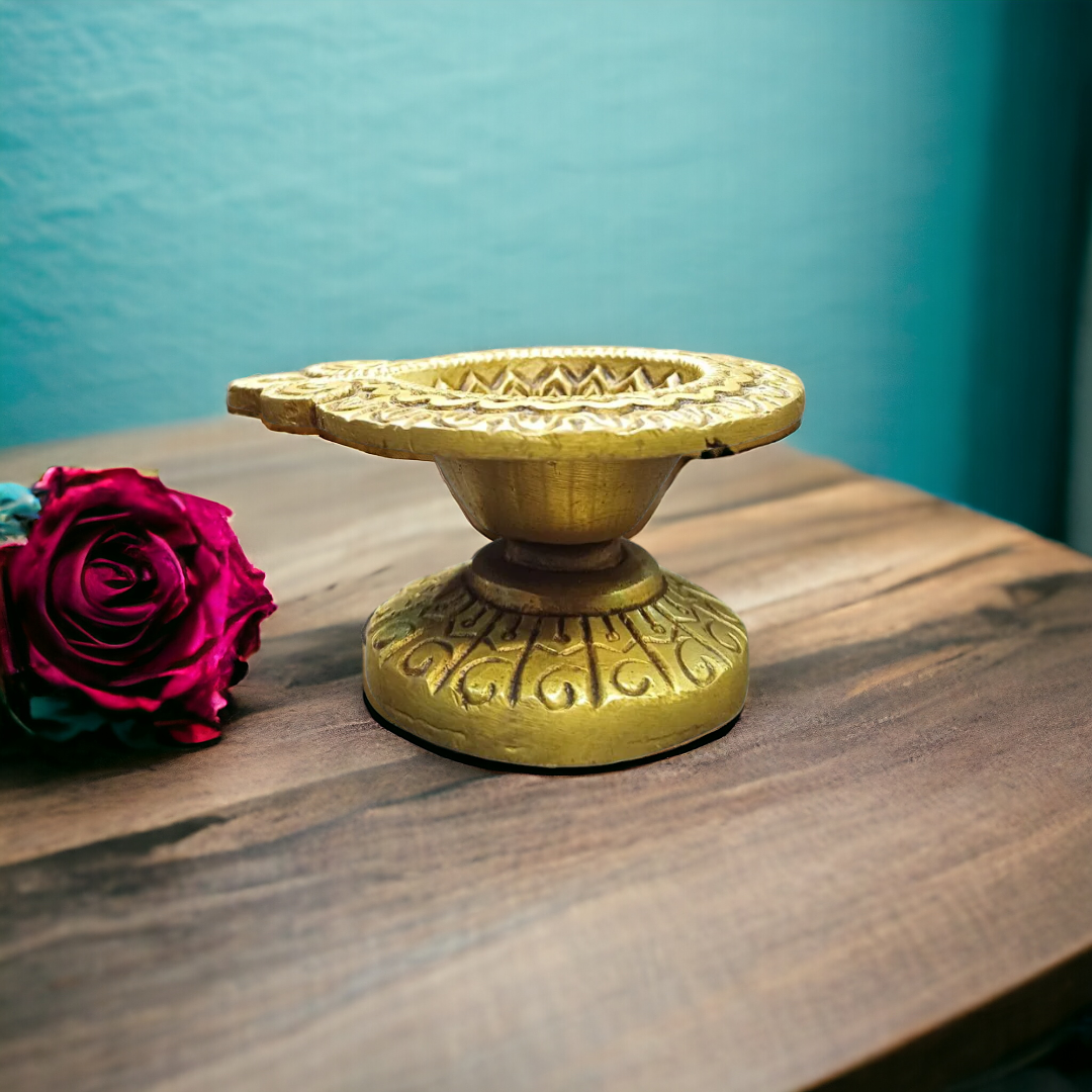 Tamas Brass Paan Diya With Stand (Golden) (1.5 Inches)
