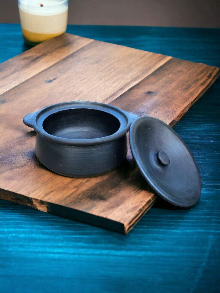 Tamas Handcrafted Black Natural Clay Serving Pot (Black)