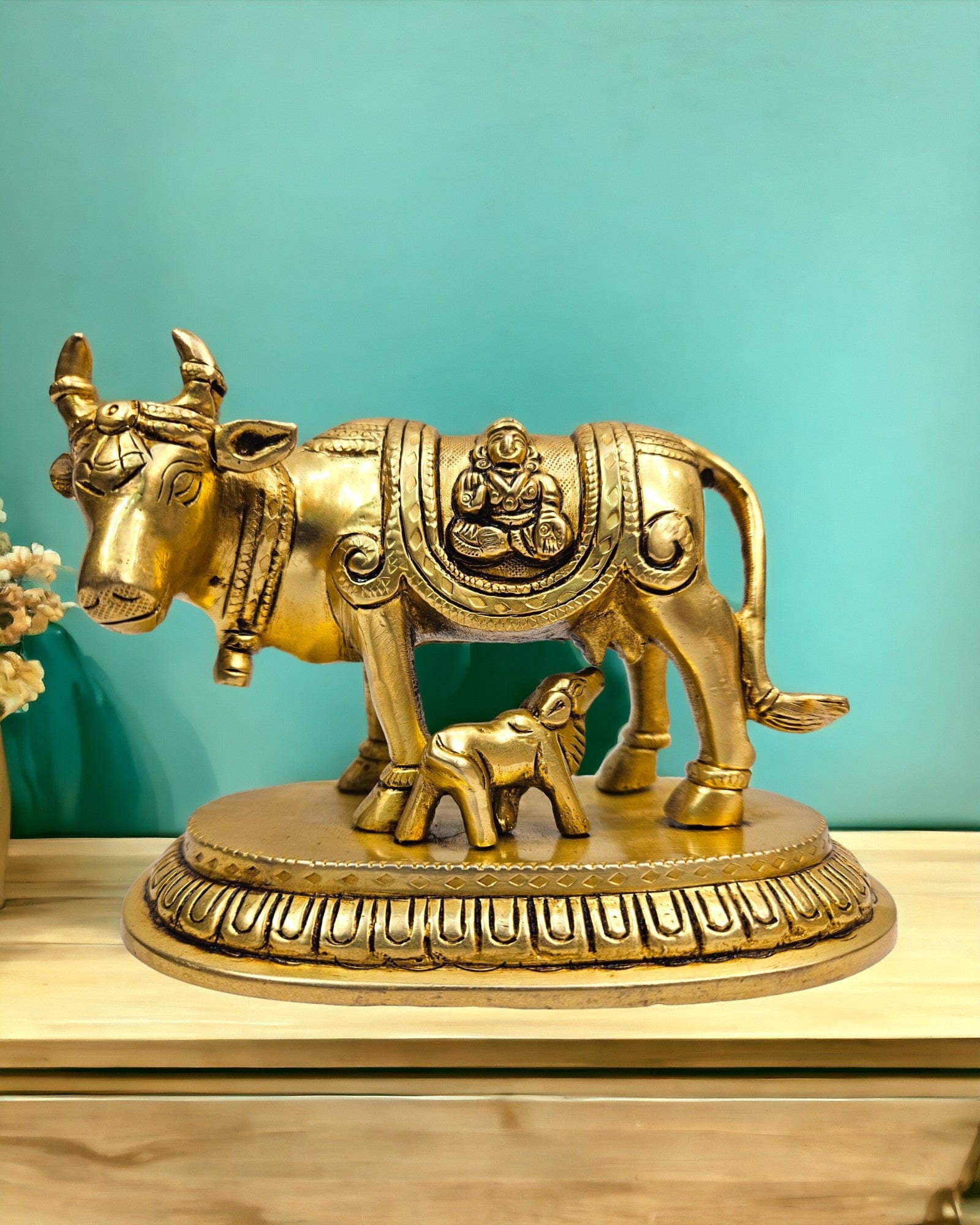 Brass Cow with Calf (3.5 X 5.5 X 3 inch)|Weight - 1 kg - Tamas: Luxury Indian Gifts