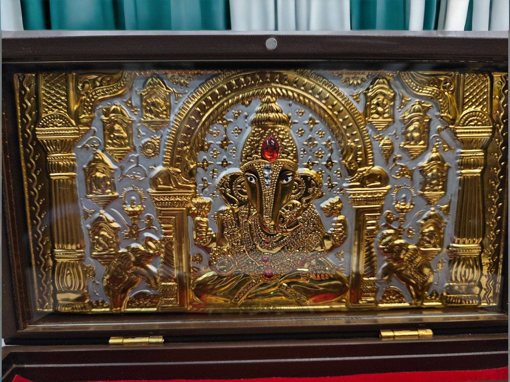Gold Foil Shree Ganeshay Namah Gift \Pooja Box |(5.5 X 8.5 X 4.5 inch)|Weight - 0.33 kg - Tamas: Luxury Indian Gifts