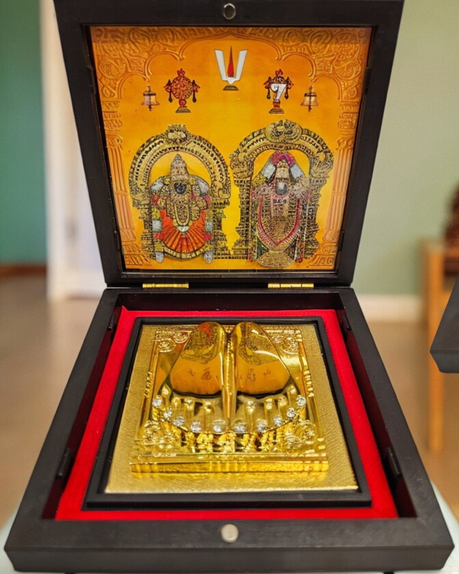 Gold Foil BalaJi Pathmavathi Gift \Pooja Box |(5 X 4.5 X 4.5 inch) |Weight - 0.18 kg - Tamas: Luxury Indian Gifts