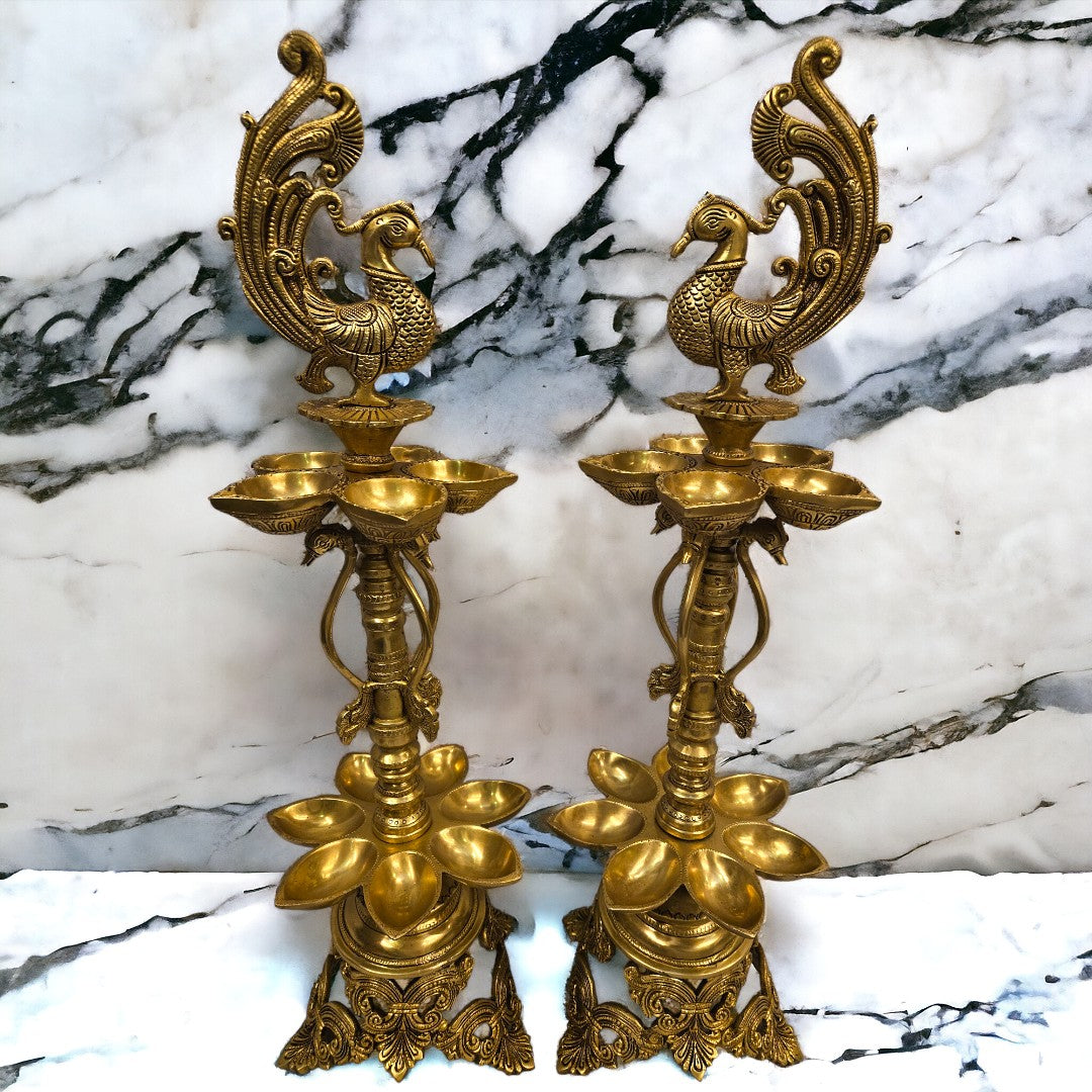 Brass Ten Wicks Peacock Lamp (24.5 Inch) (Golden)
