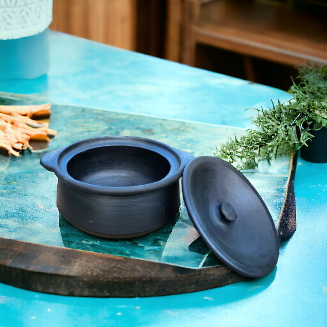 Tamas Handcrafted Black Natural Clay Serving Pot (Black)