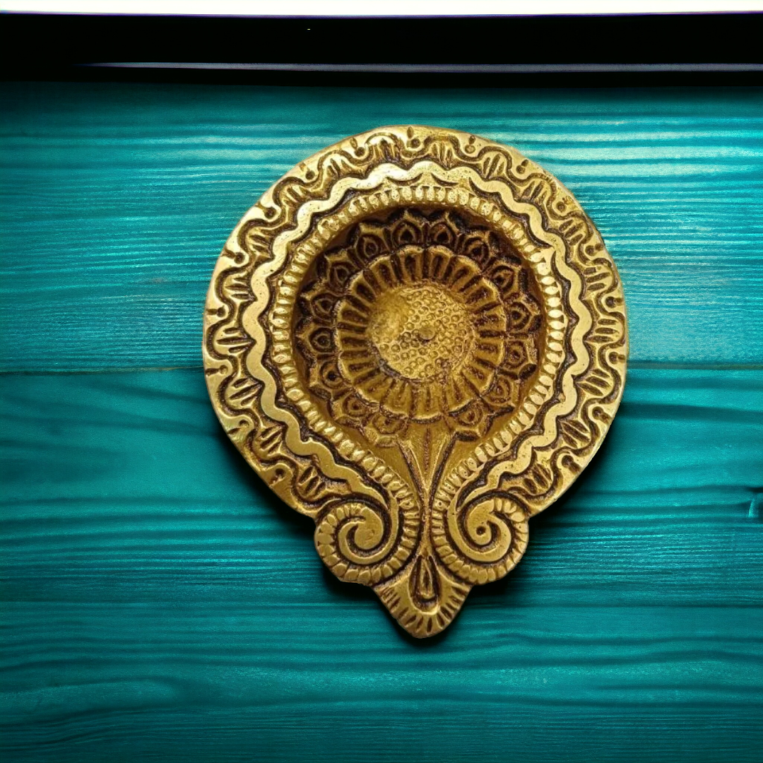 Tamas Brass Paan Diya With Stand (Golden) (1.5 Inches)