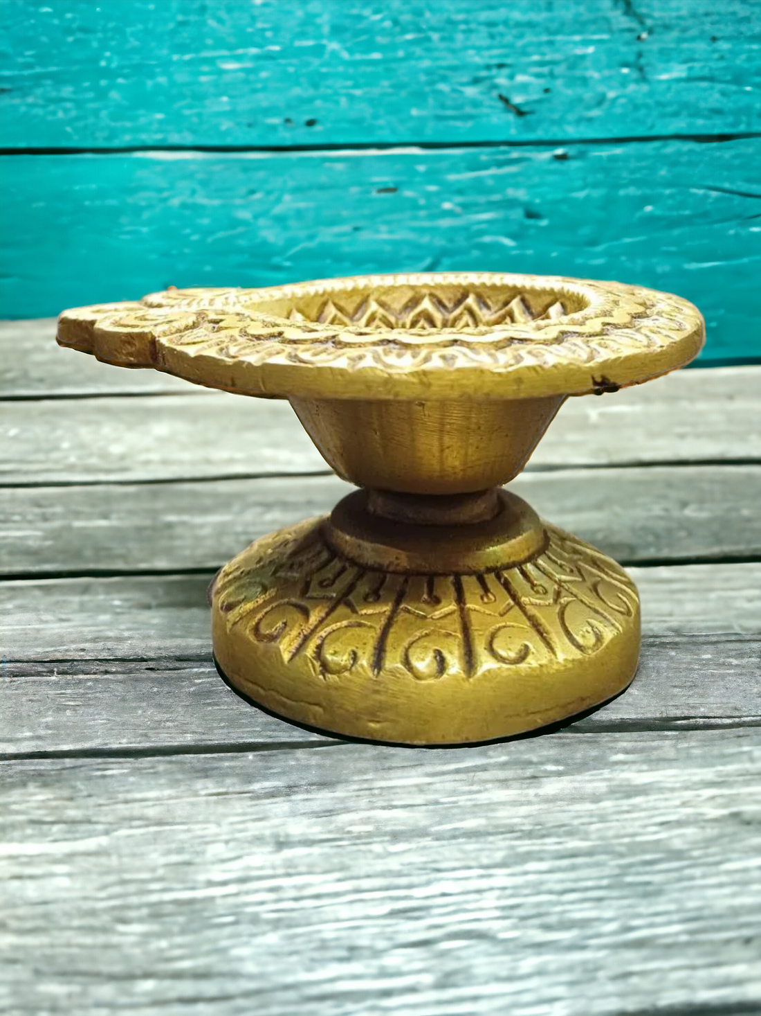 Tamas Brass Paan Diya With Stand (Golden) (1.5 Inches)
