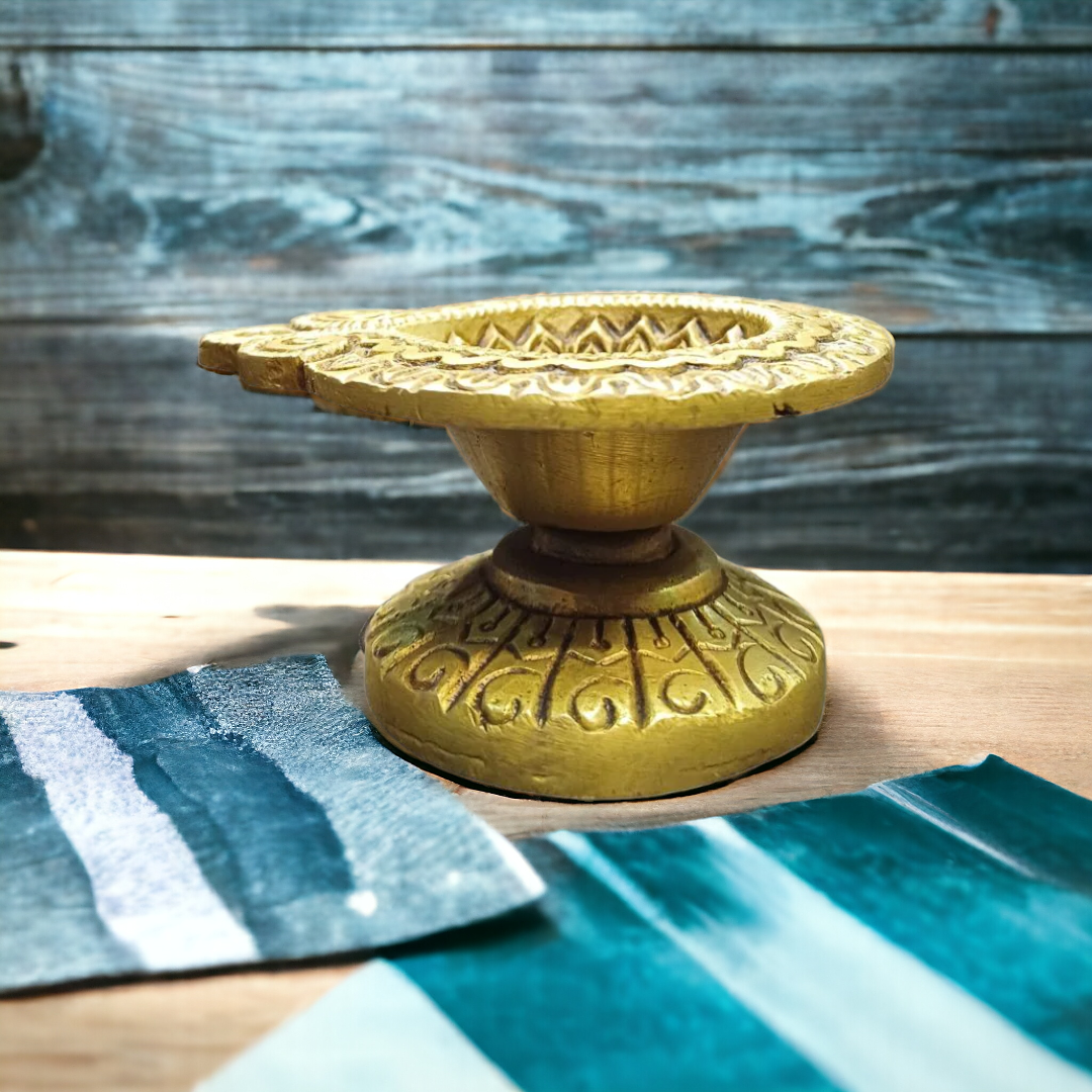 Tamas Brass Paan Diya With Stand (Golden) (1.5 Inches)