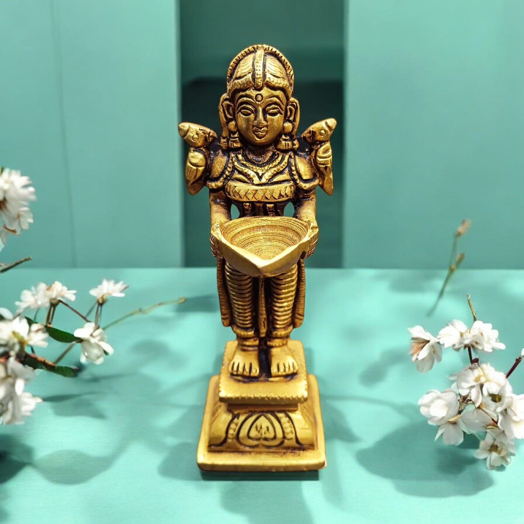 Tamas Brass Lady Holding a Lamp Statue (4.3 Inch) - Tamas: Luxury Indian Gifts